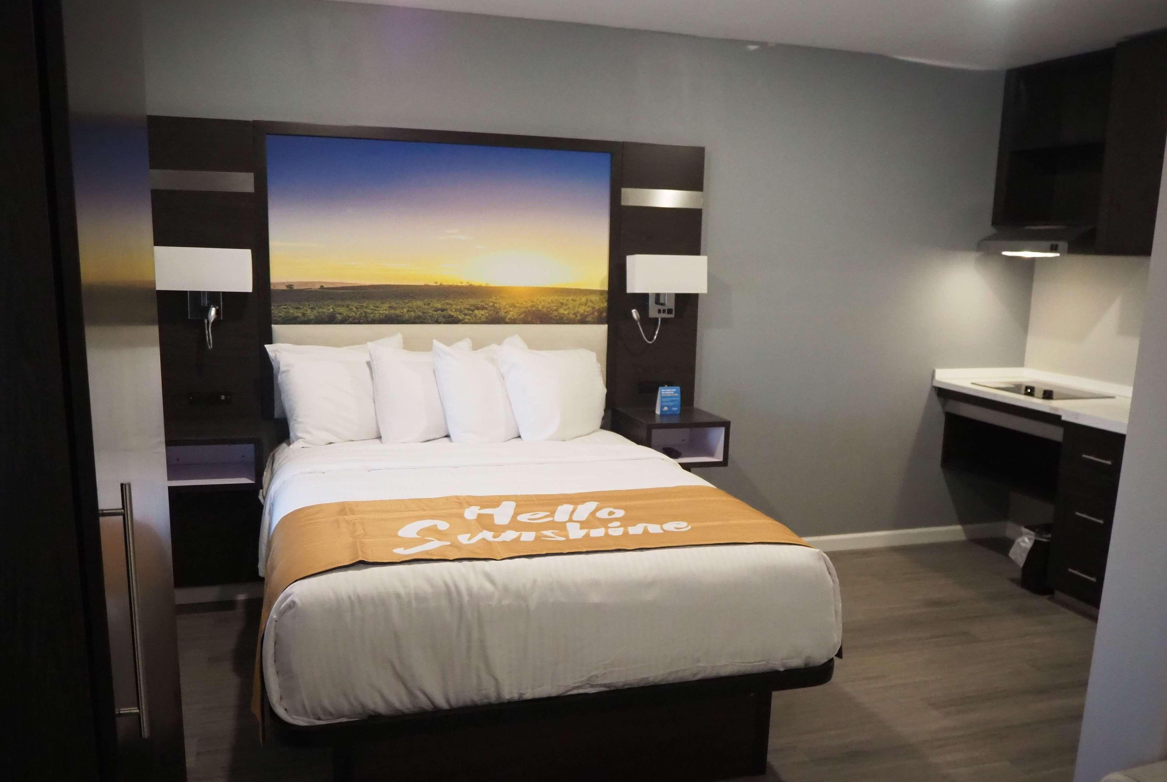 Days Inn By Wyndham Galt - Elk Grove South Ngoại thất bức ảnh