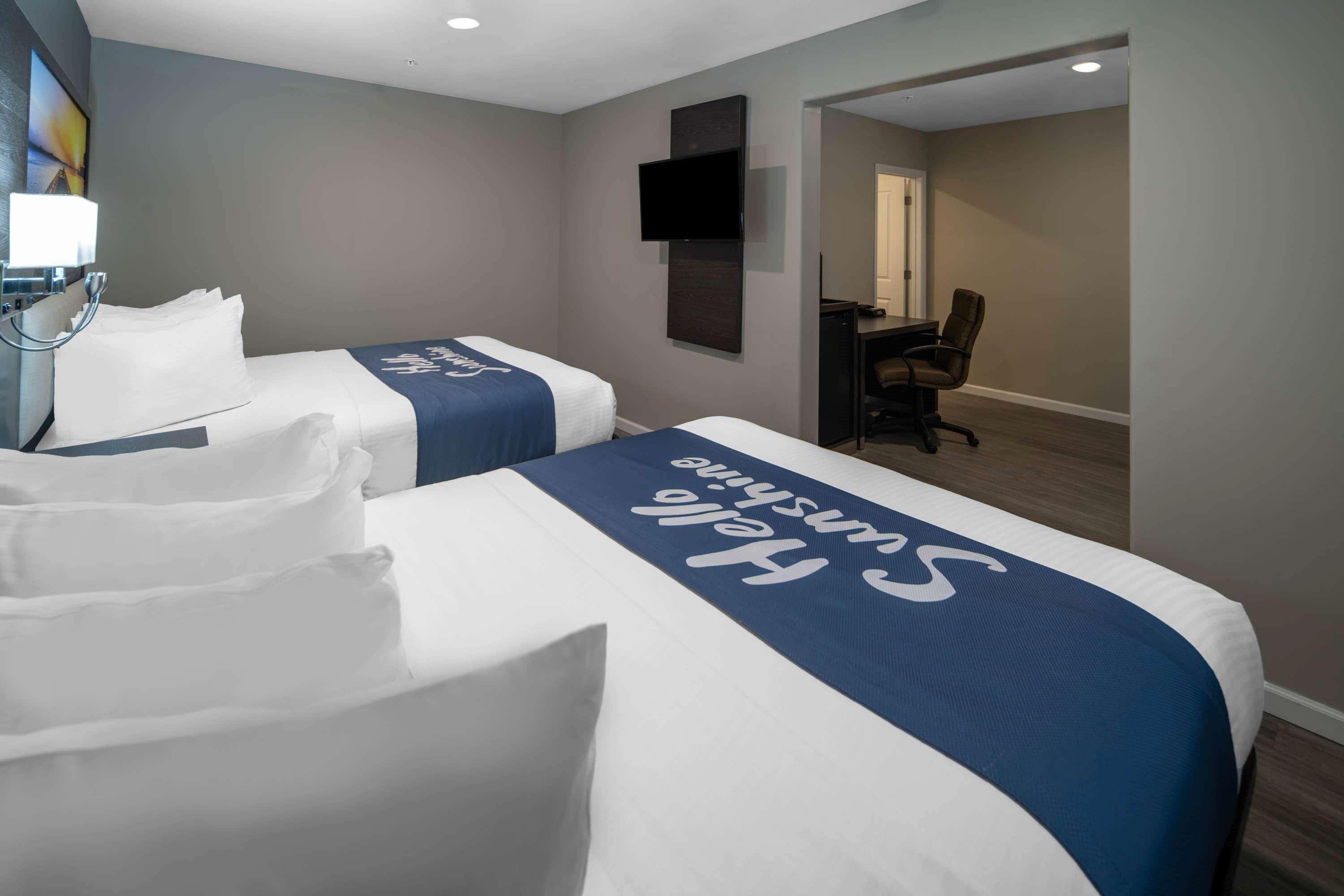 Days Inn By Wyndham Galt - Elk Grove South Ngoại thất bức ảnh