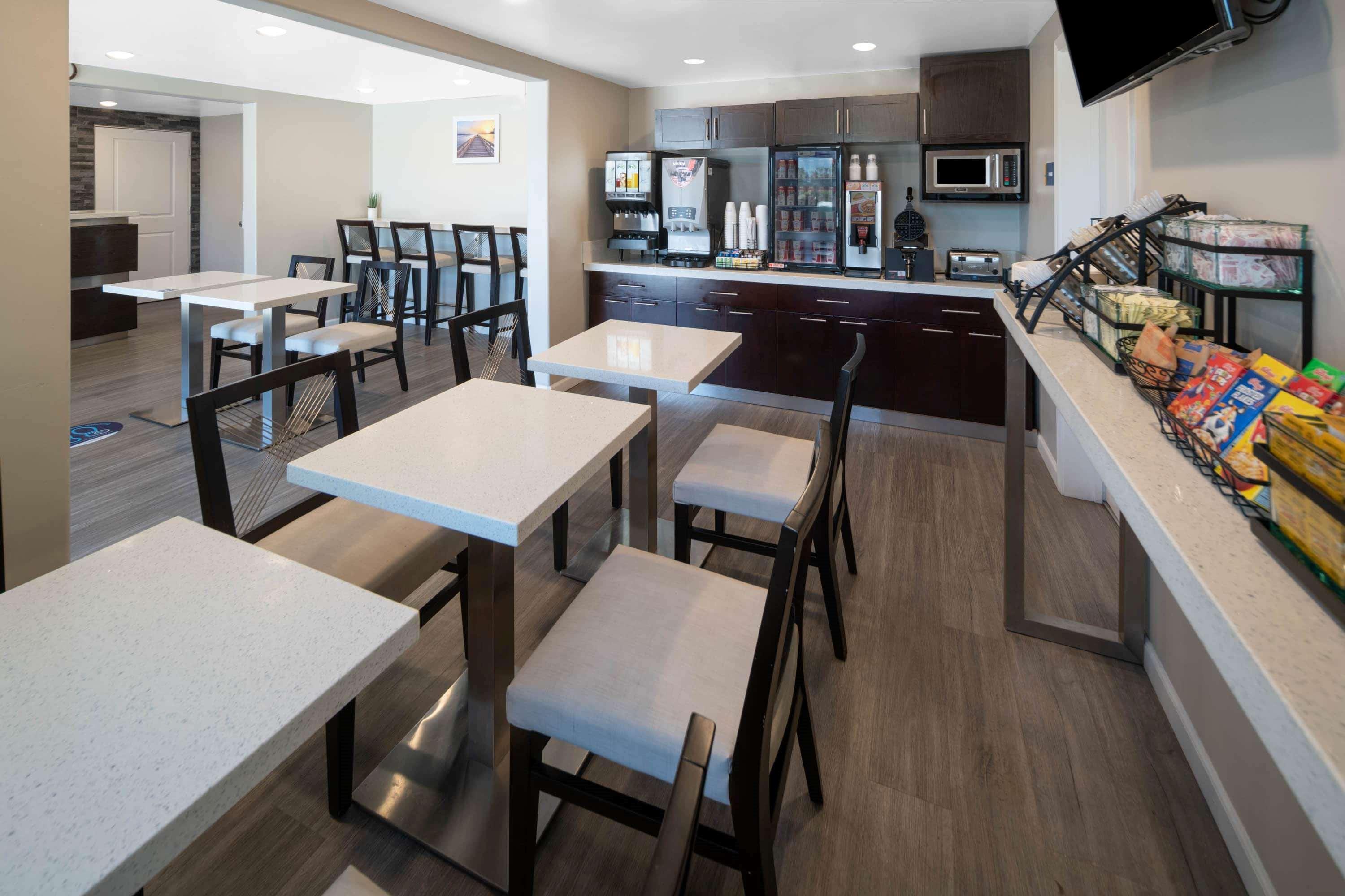 Days Inn By Wyndham Galt - Elk Grove South Ngoại thất bức ảnh