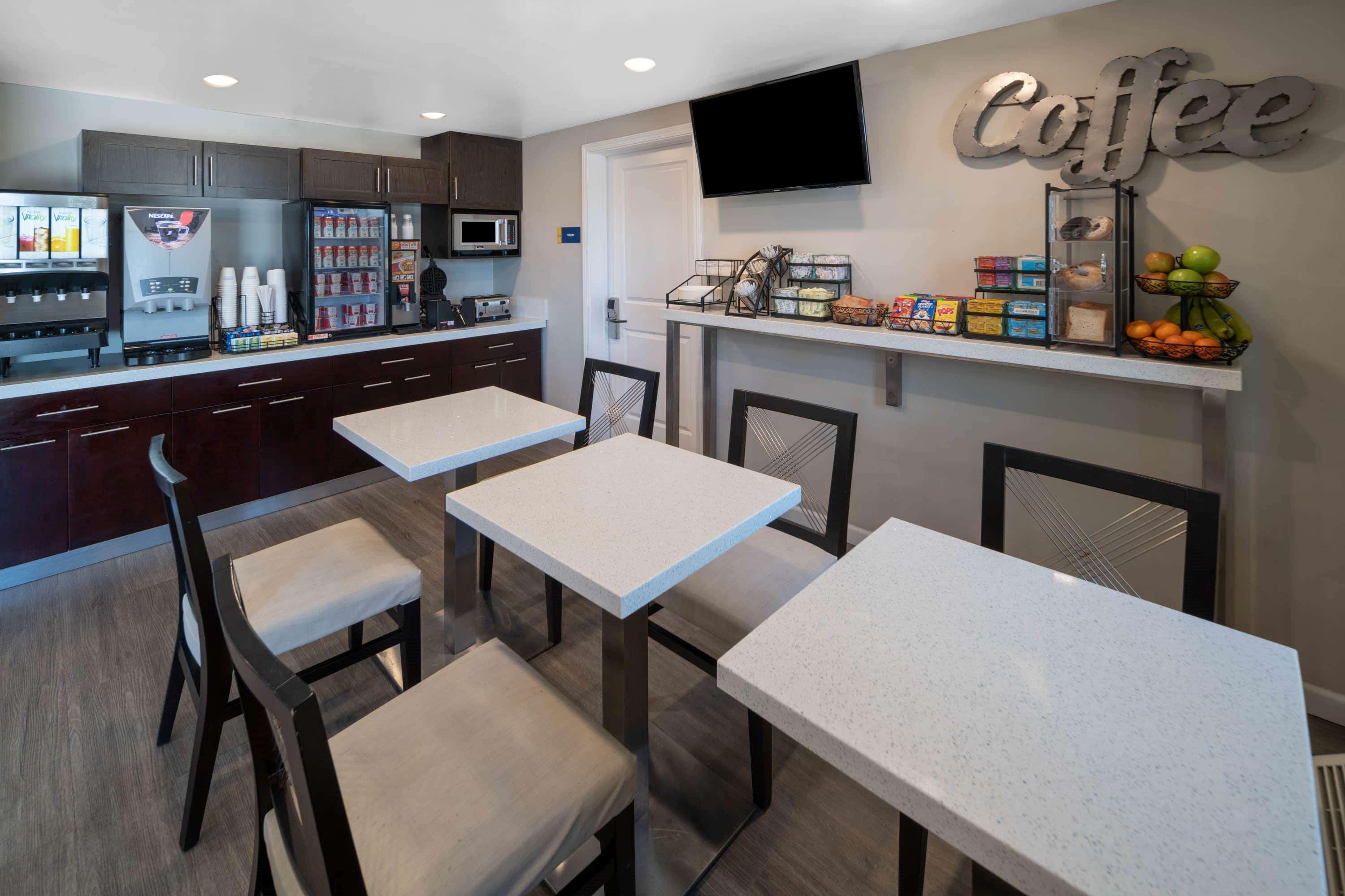Days Inn By Wyndham Galt - Elk Grove South Ngoại thất bức ảnh