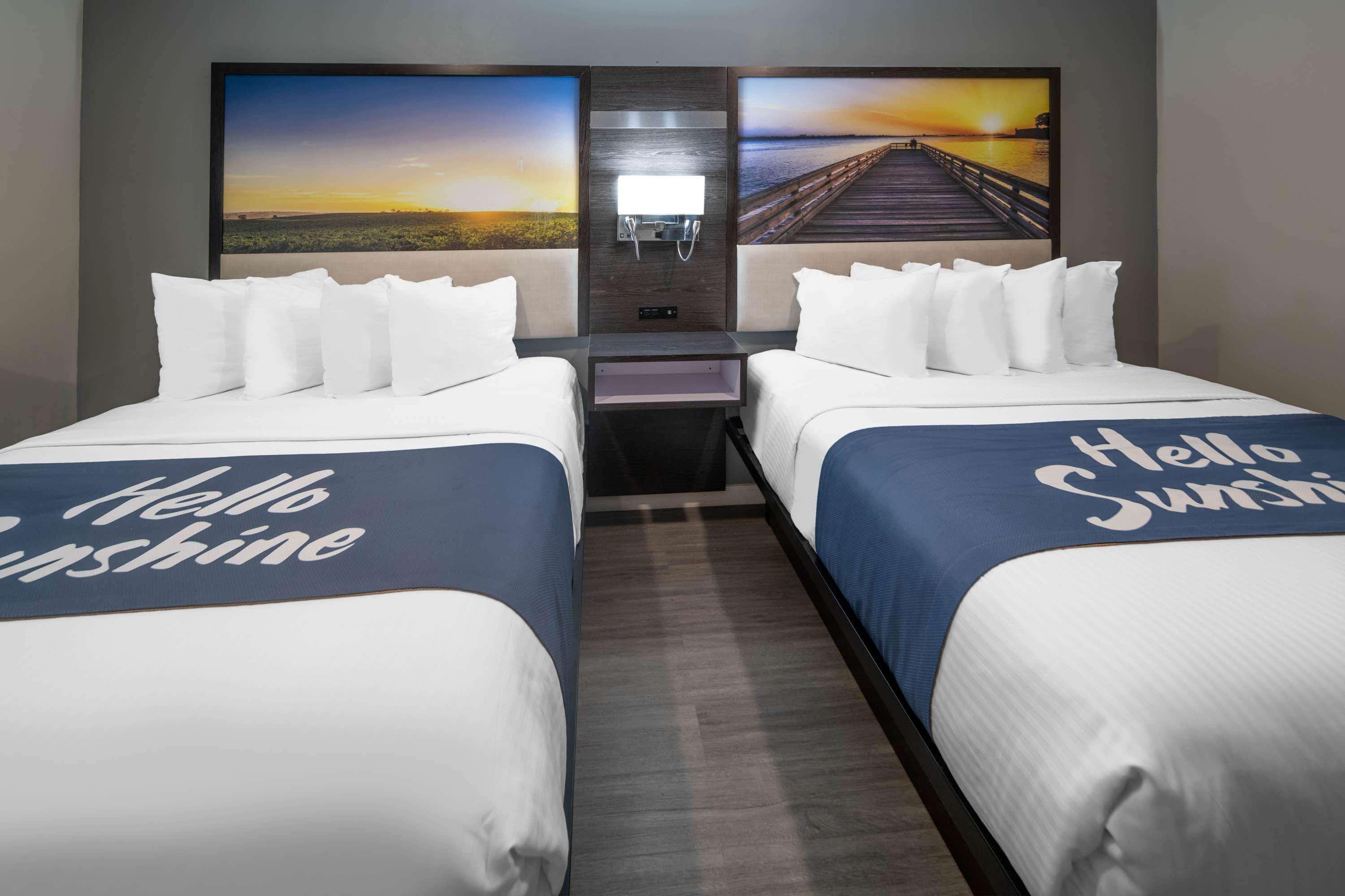 Days Inn By Wyndham Galt - Elk Grove South Ngoại thất bức ảnh