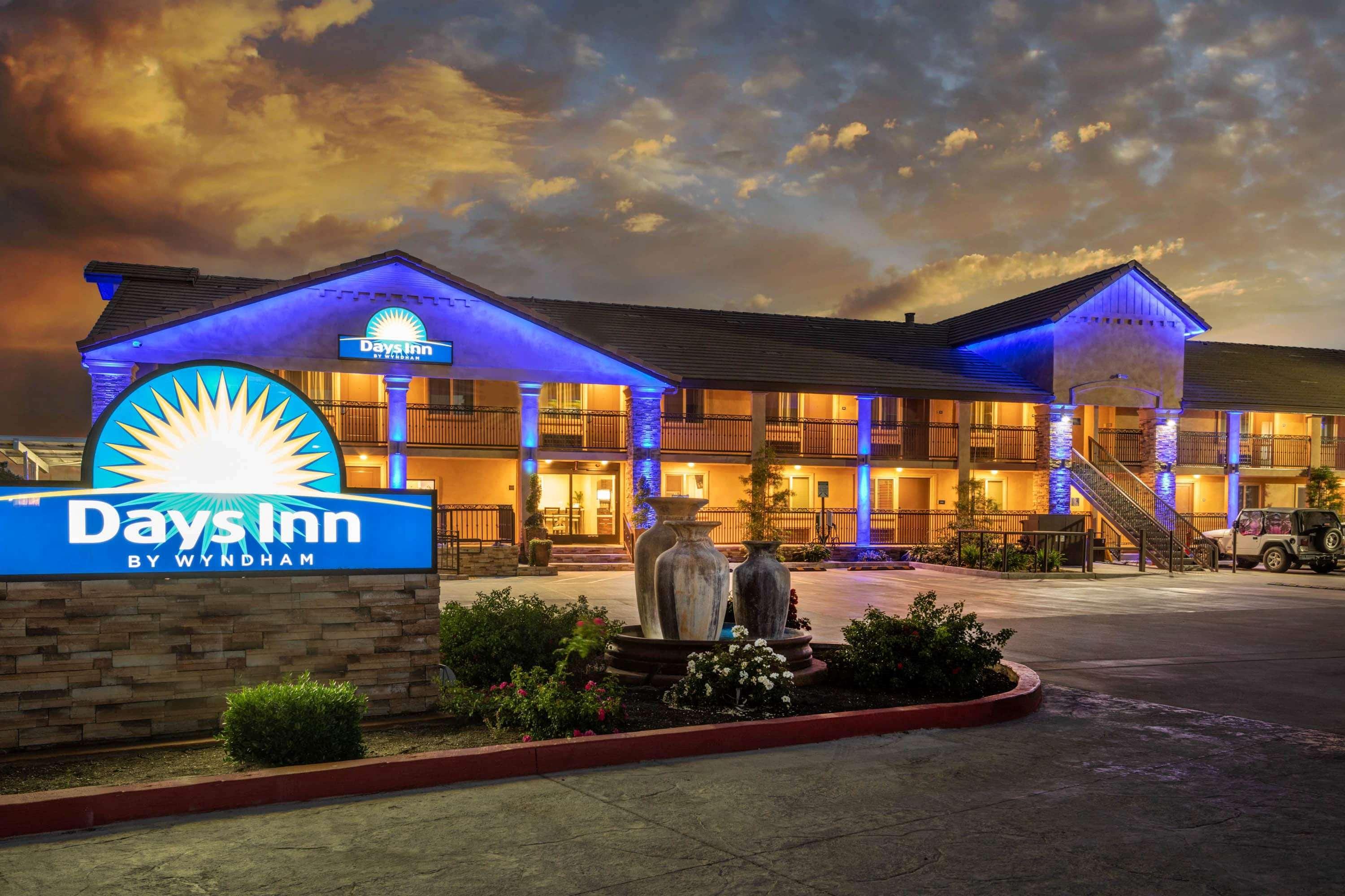 Days Inn By Wyndham Galt - Elk Grove South Ngoại thất bức ảnh