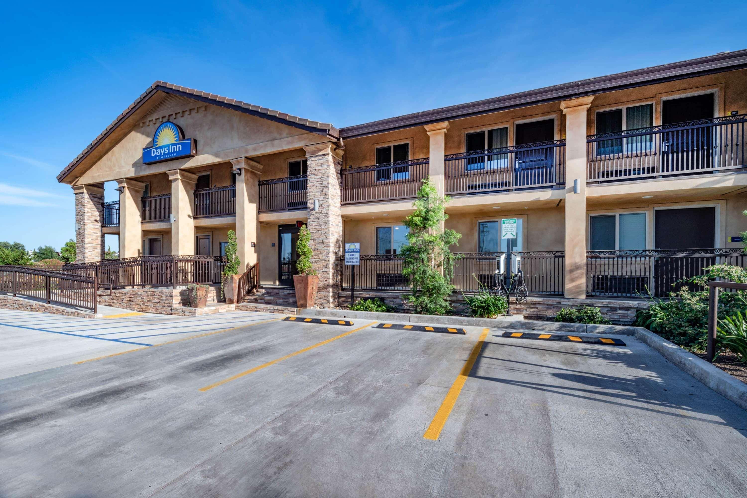 Days Inn By Wyndham Galt - Elk Grove South Ngoại thất bức ảnh