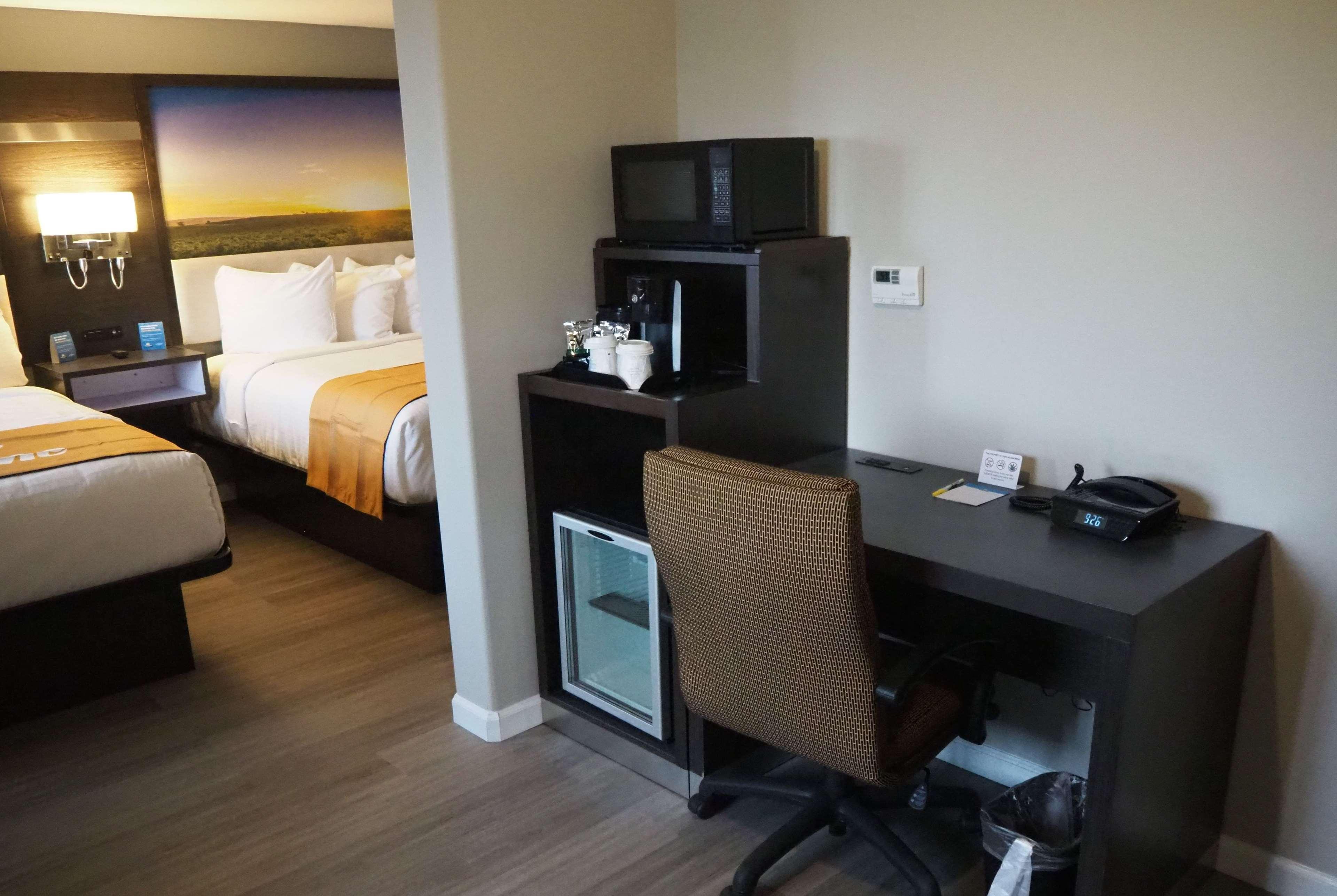 Days Inn By Wyndham Galt - Elk Grove South Ngoại thất bức ảnh