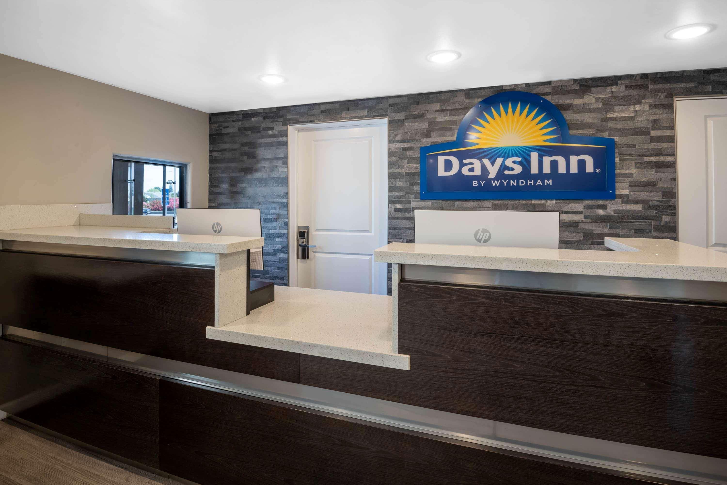 Days Inn By Wyndham Galt - Elk Grove South Ngoại thất bức ảnh